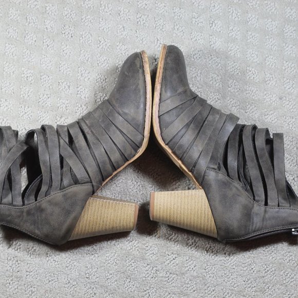 Mi iM Urban 04 Strappy Caged Stacked Heel Bootie - Picture 4 of 6